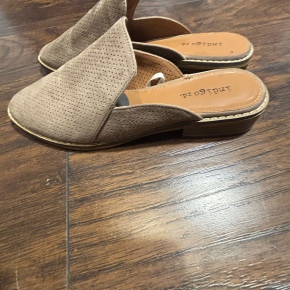 Indigo Road slip ons Suede size 5.5 M. Small spot on hill. See pics - Picture 3 of 7